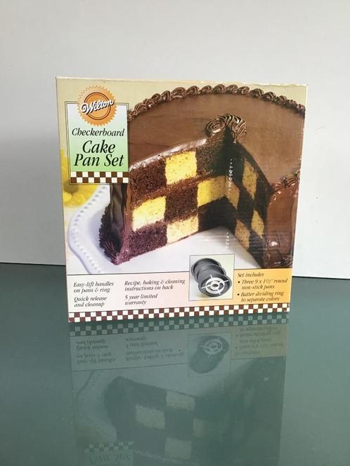 Gratis Verzenden | Wilton Checkerboard Cake Pan Set - Nieuw!, Hobby en Vrije tijd, Taarten en Cupcakes maken, Nieuw, Bakvorm, Taarten