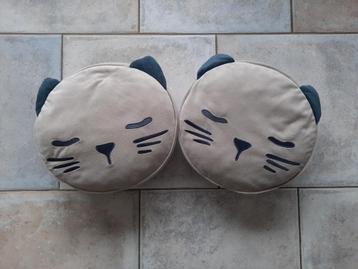 Te koop: 2 Ikea kussen met opbergvak  beschikbaar voor biedingen