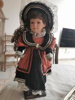 Très jolie poupée ancienne en porcelaine, Collections, Poupées, Enlèvement ou Envoi, Comme neuf, Poupée