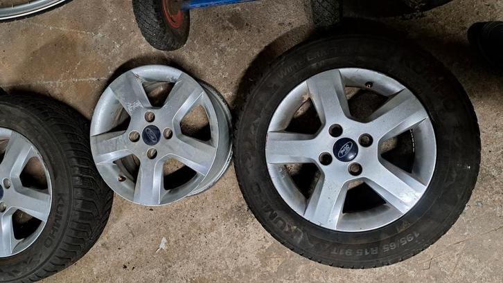 Ford fiesta aluminium en stalen velgen 6Jx15H2., Auto-onderdelen, Banden en Velgen, Band(en), Ophalen