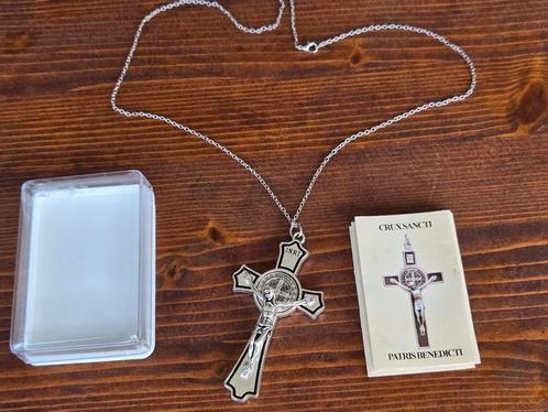 Nieuw in verpakking Kristus kruis met Heilige aan de aander, Handtassen en Accessoires, Kettinghangers, Zo goed als nieuw, Ophalen of Verzenden