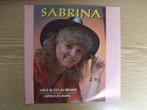 SABRINA   HELP, IK STA IN BRAND / LIEFDE IS ZO SIMPEL, En néerlandais, Enlèvement ou Envoi, Single, Comme neuf