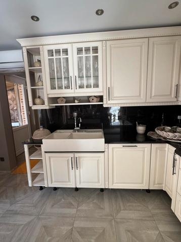 Très Belle cuisine beschikbaar voor biedingen