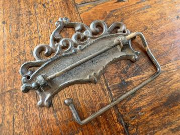 Brocante vintage toiletrolhouder beschikbaar voor biedingen