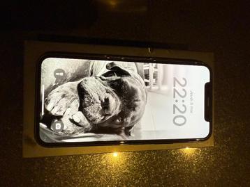 Iphone 11 PRO 256GB met nieuwe originele doos en oortelefoon beschikbaar voor biedingen