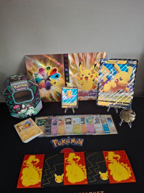 Pikachu set met verzamelmap, Hobby en Vrije tijd, Verzamelkaartspellen | Pokémon, Zo goed als nieuw, Ophalen of Verzenden