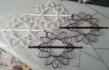 4 embrases de rideaux, tentures, en forme de soleil en métal