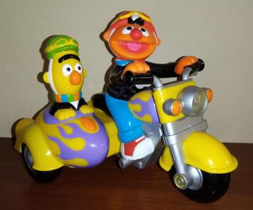 Bert & Ernie met zijspan motor