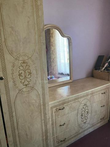 Kaptafel met Spiegel beschikbaar voor biedingen