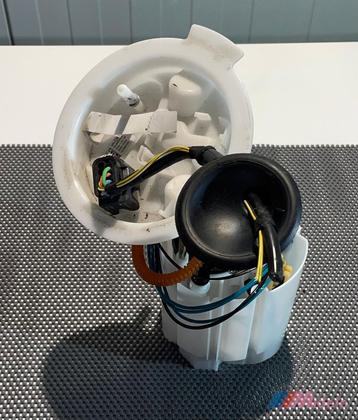 BMW F40 BENZINE POMP 7300472 beschikbaar voor biedingen