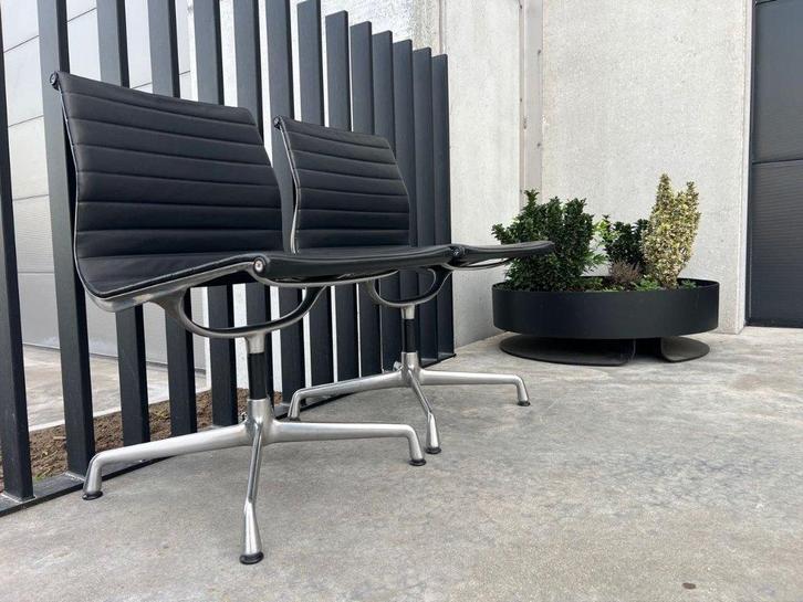 Sièges pivotants Vitra Eames EA108 en cuir, 6X, Maison & Meubles, Chaises, Utilisé, Cinq, Six Chaises ou plus, Cuir, Métal, Noir