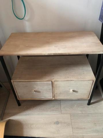 Petit meuble beschikbaar voor biedingen