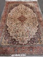 100% silk carpet with slight discoloration on the edge, Ophalen