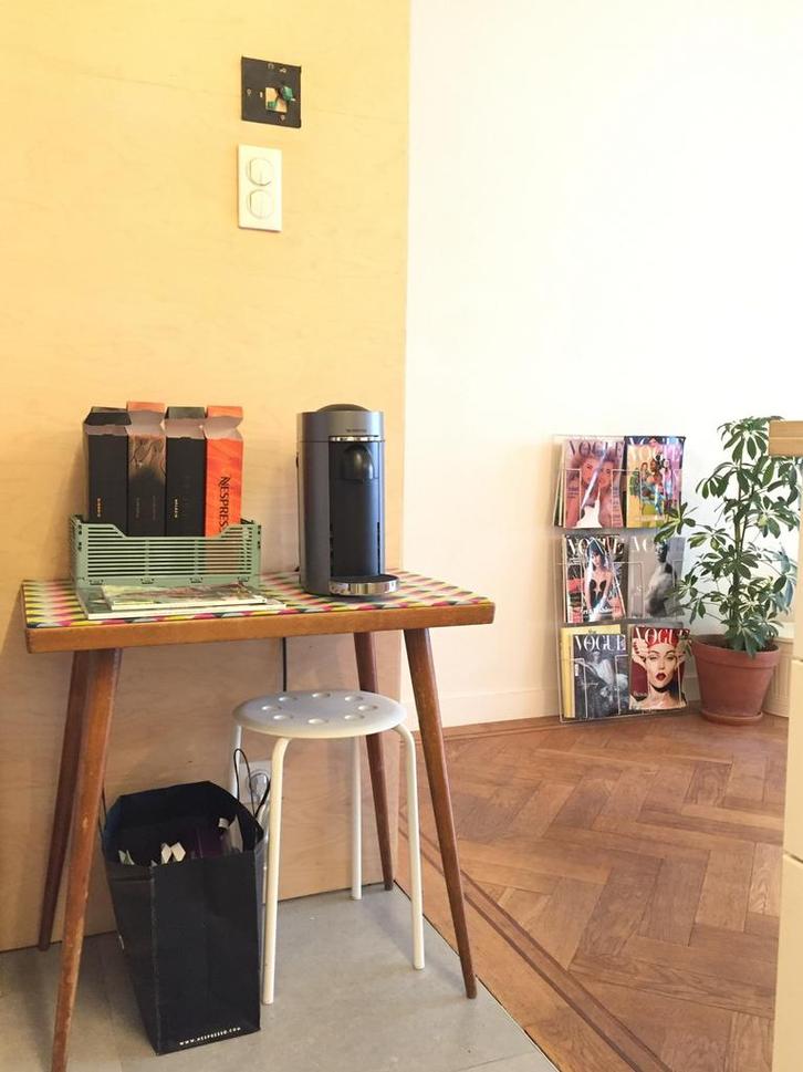 Vintage tafel met print, Huis en Inrichting, Tafels | Bijzettafels, Gebruikt, Ophalen
