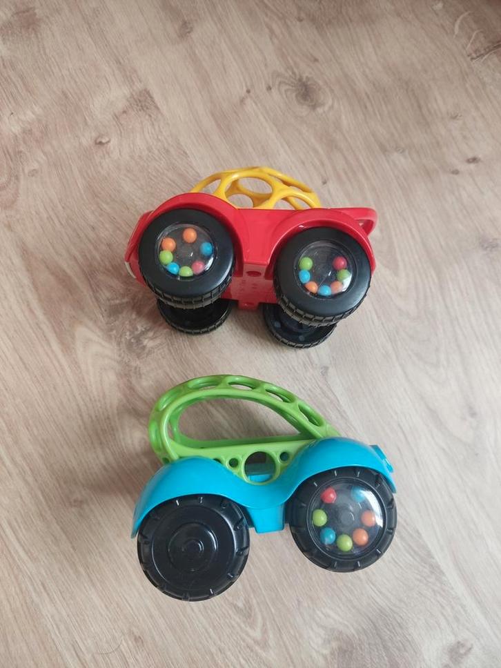 2 autootjes O Ball - Mijn 1ste auto - setje, Enfants & Bébés, Jouets | Jouets de bébé, Comme neuf, Voiture, À roulettes, Enlèvement ou Envoi
