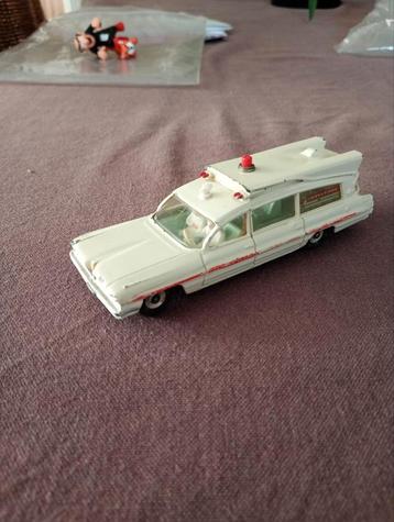 Dinky Toys Ambulance beschikbaar voor biedingen