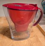 Carafe filtrante à eau BRITA Marella Cool rouge (2,4 L), Enlèvement ou Envoi, Utilisé, Rouge, Bol ou Canette