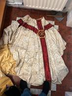 Lot religieus kazuivel en accessoires, Antiek en Kunst, Antiek | Kleding en Textiel, Ophalen