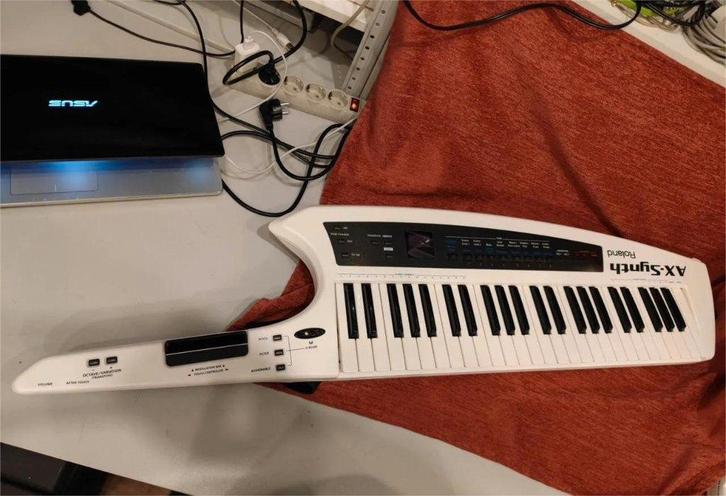 Roland AX-Synth - keytar, Muziek en Instrumenten, Synthesizers, Gebruikt, 49 toetsen, Roland, Met koffer of flightcase, Ophalen of Verzenden