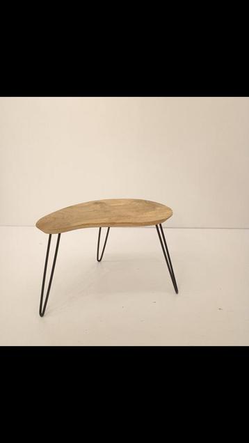 Table d'appoint Kris Devillé disponible aux enchères