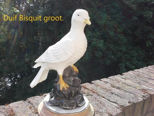 Beeld in bisquit, Duif op rots., Verzamelen, Beelden en Beeldjes, Zo goed als nieuw, Dier, Ophalen of Verzenden
