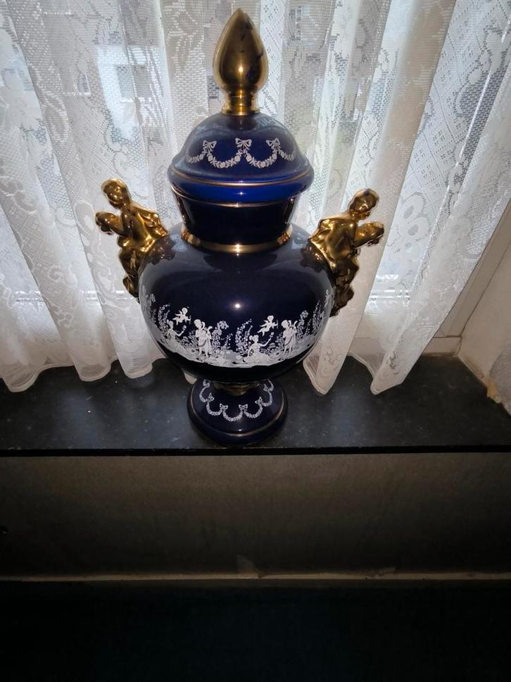 Vase décoratif bleu cobalt avec anses angelots dorés, Antiek en Kunst, Antiek | Vazen, Ophalen
