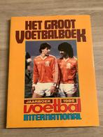 Het groot Voetbaljaarboek 1986 van VI, Voetbal International, Balsport, Ophalen of Verzenden, Zo goed als nieuw