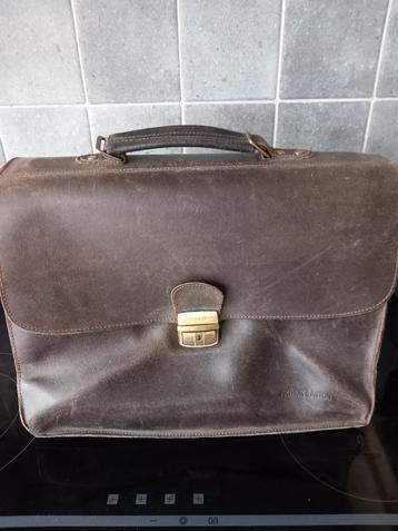 lederen boekentas beschikbaar voor biedingen