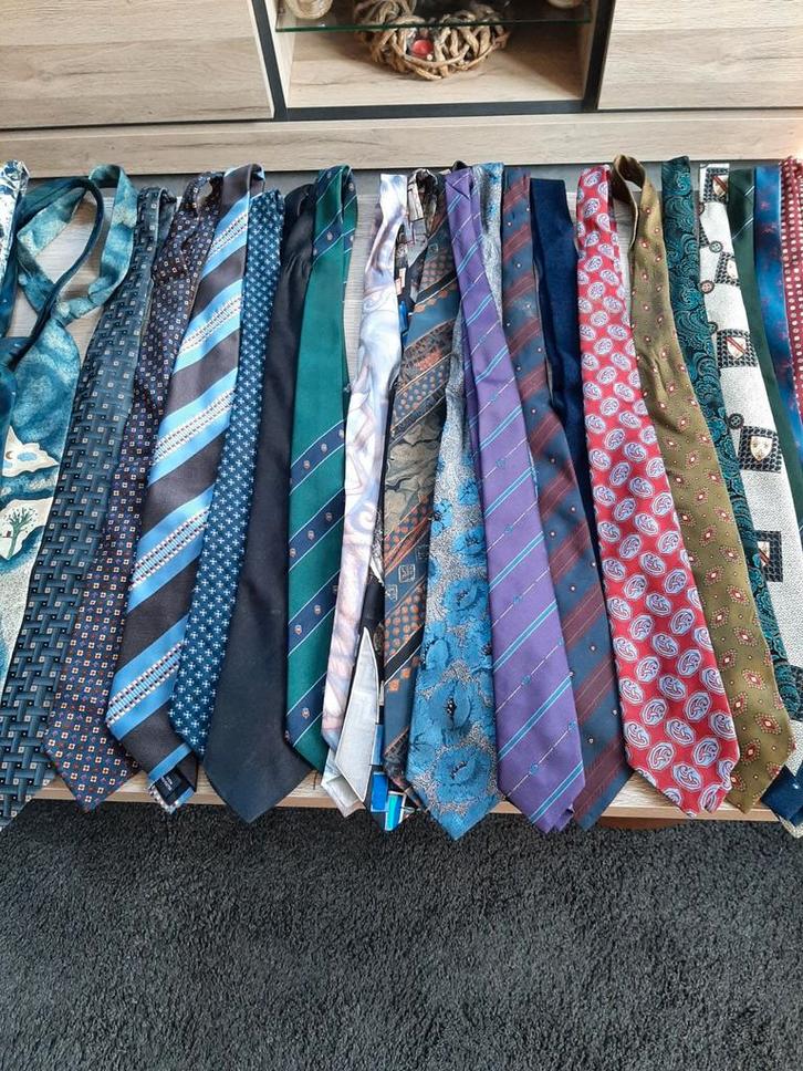 66 dassen voor 50 € of 2 € /stuk . Gratis verzending Belgie, Kleding | Heren, Stropdassen, Zo goed als nieuw, Ophalen of Verzenden