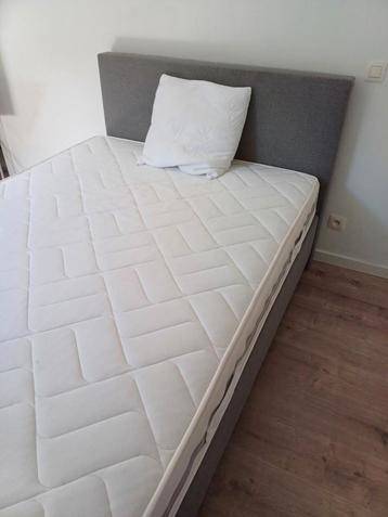 Stoffen boxspring  / pocket veren matras 
