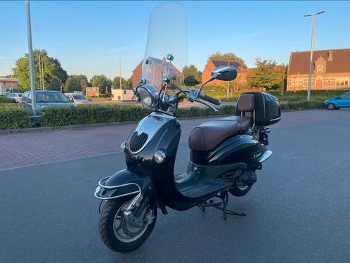 Senzo 50cc B-klasse //2269 KM//Euro 4 Direct Injection, Fietsen en Brommers, Scooters | Overige merken, Zo goed als nieuw, Klasse B (45 km/u)