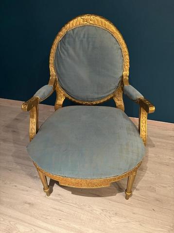 Goudkleurige Louis-stijl fauteuil – Ideaal restauratieprojec beschikbaar voor biedingen