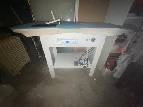 Table de repassage pro chauffante + soufflerie, Elektronische apparatuur, Strijkijzers en Strijkplanken, Gebruikt, Strijkijzer met snoer