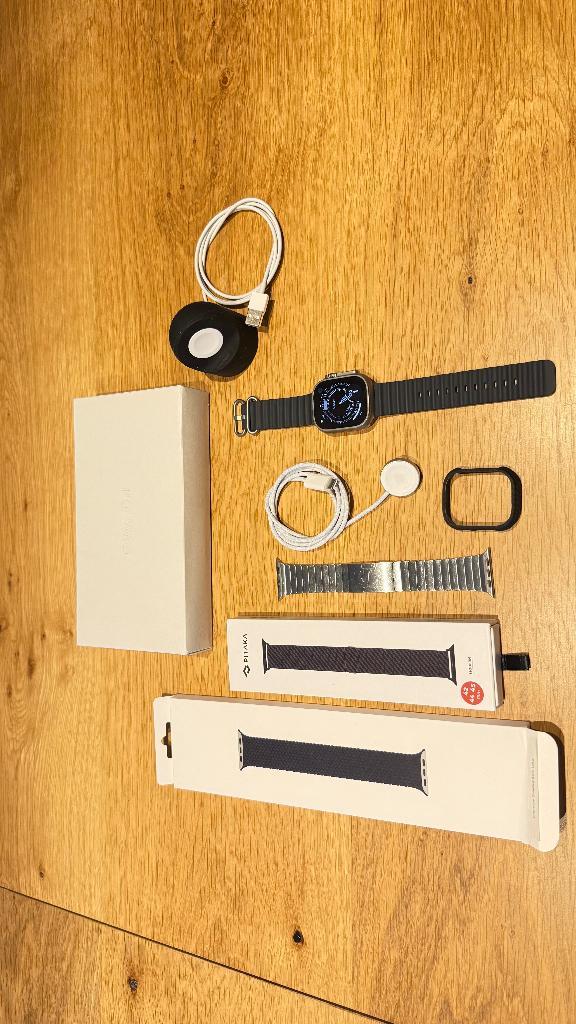 Apple Watch Ultra (Gen 1) Titan, Handtassen en Accessoires, Smartwatches, Zo goed als nieuw, iOS, Zilver, Afstand, Calorieverbanding