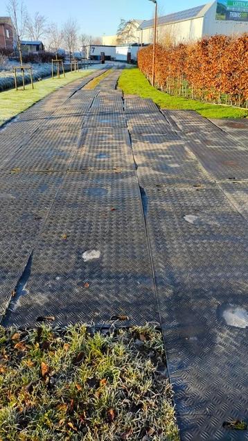 Gebruikte kunststof rijplaten | ACTIE! | Goedkope rijplaten beschikbaar voor biedingen