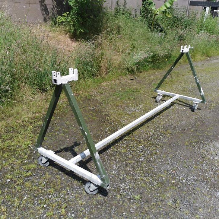 Lange ijzeren spuit standaart op wielen L 270 tot 350 H 100, Zakelijke goederen, Machines en Bouw | Heftrucks en Intern transport