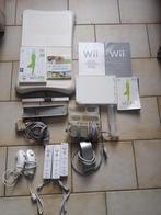 Console Wii + balance board + accessoires, Ophalen, Zo goed als nieuw, Met 3 controllers of meer, Met games