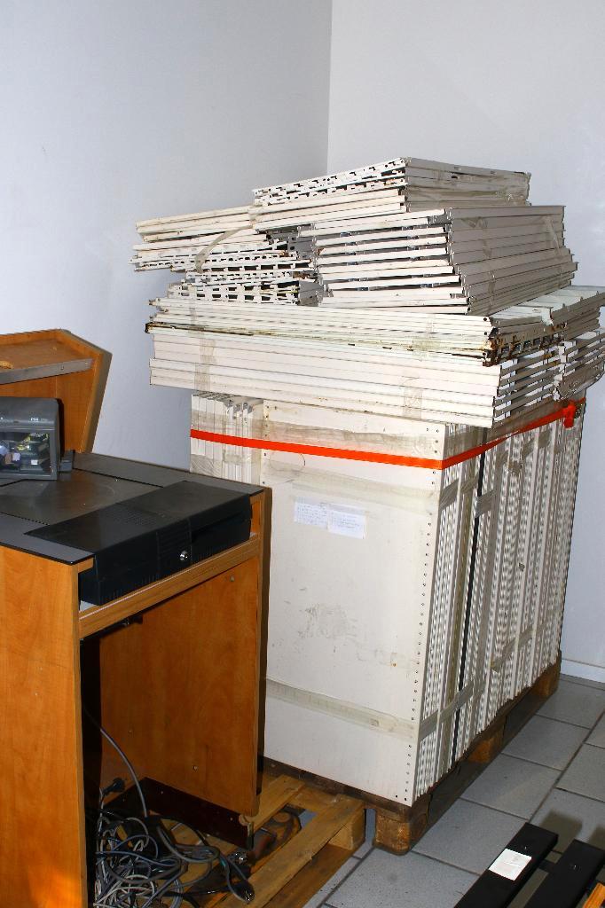 Plaquettes rayonnage commerce et comptoir, Articles professionnels, Aménagement de Bureau & Magasin | Commerce & Inventaire, Enlèvement