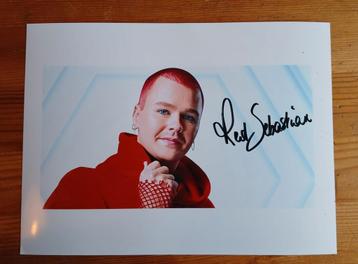 Gesigneerde foto van Red Sebastian.  beschikbaar voor biedingen