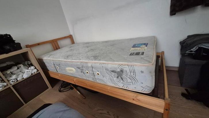 Lit 90200 + latte + matelas avec couverture, Maison & Meubles, Chambre à coucher | Lits, Comme neuf, Bois, Enlèvement