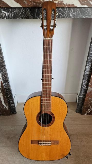 Klassieke gitaar Hopf + hoes + verstelbare standaard beschikbaar voor biedingen