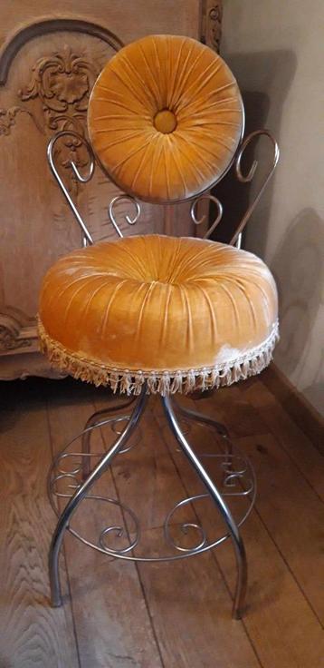 Boudoir vintage stoeltje beschikbaar voor biedingen