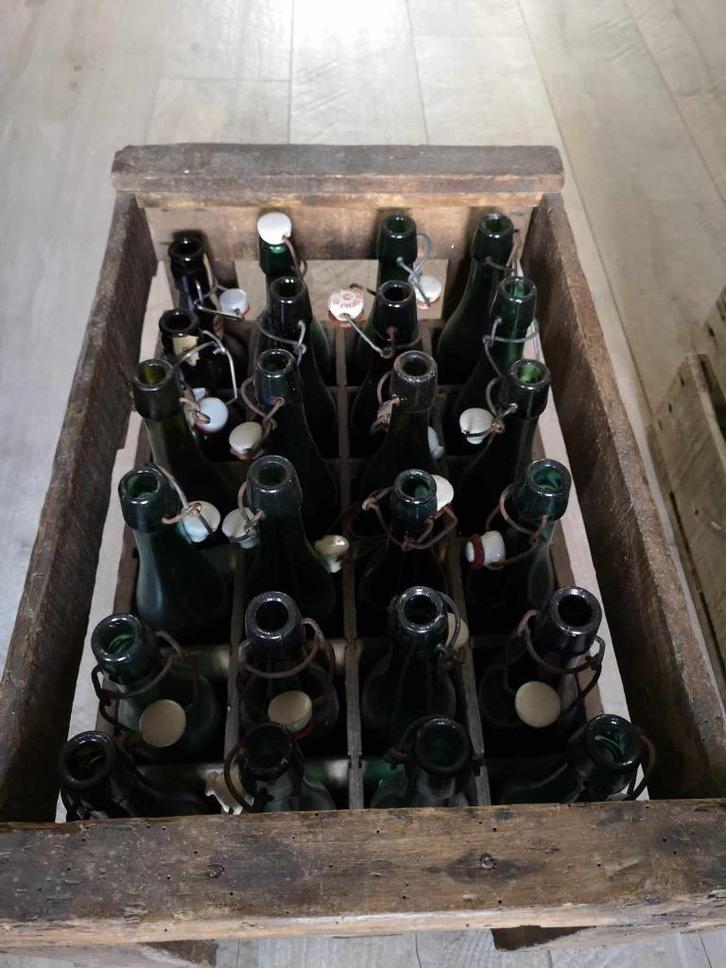 Oude bierbak met bierflesjes, Verzamelen, Biermerken, Gebruikt, Overige typen, Ophalen