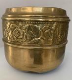 Vintage koperen cachepot met rozen decoratie in reliëf, Ophalen, Koper