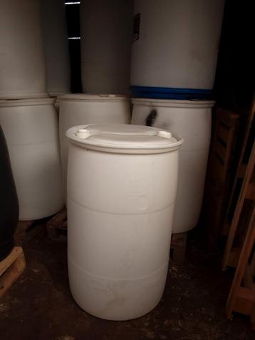 Witte tonnen 220 liters beschikbaar voor biedingen
