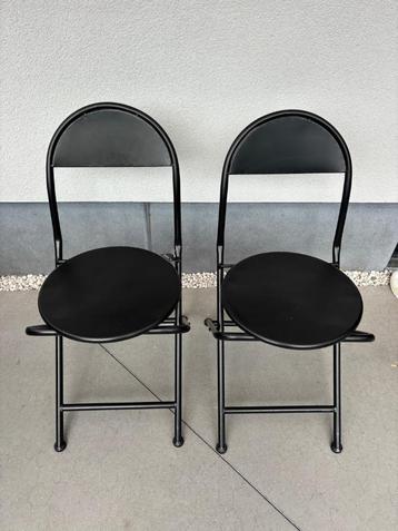 2 zwarte metalen inklapstoelen - merk Mica decorations  beschikbaar voor biedingen