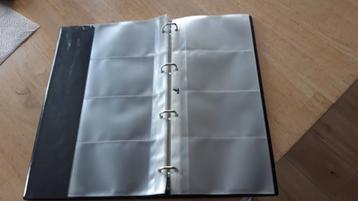 zwarte visitekaartmap beschikbaar voor biedingen