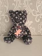 Knuffel Louis Vuitton, Ophalen