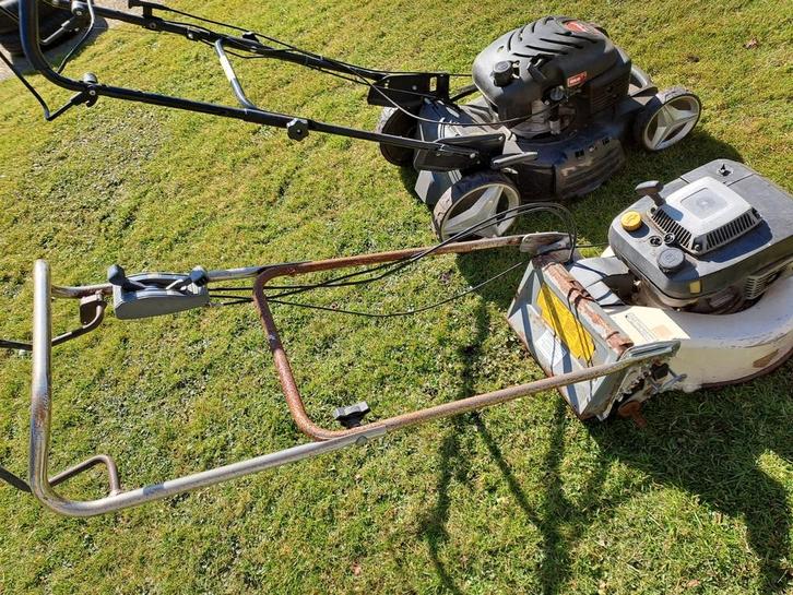 2x gebruikte benzine grasmaaier, Tuin en Terras, Grasmaaiers, Gebruikt, Opvangbak, Ophalen
