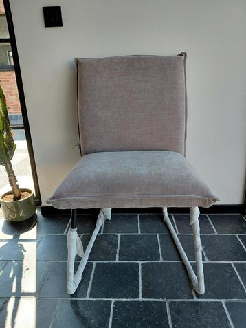 Bijzet stoel beschikbaar voor biedingen